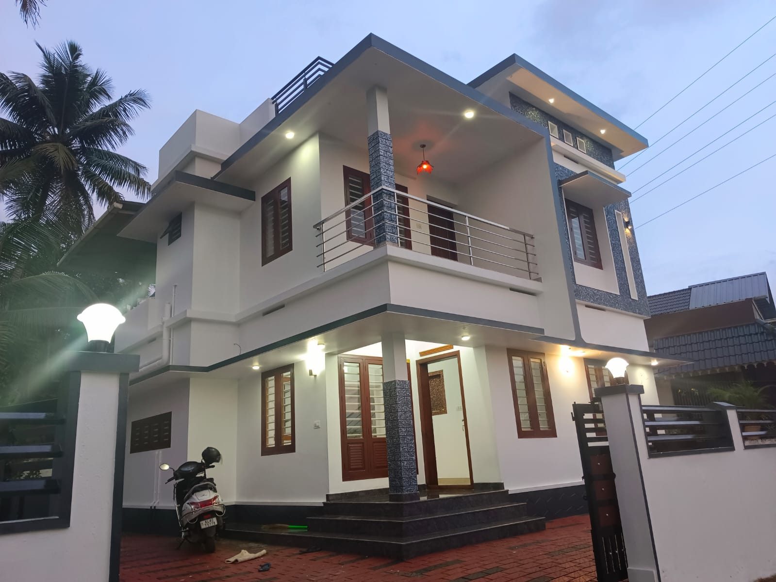House and land at Kizhakkambalam